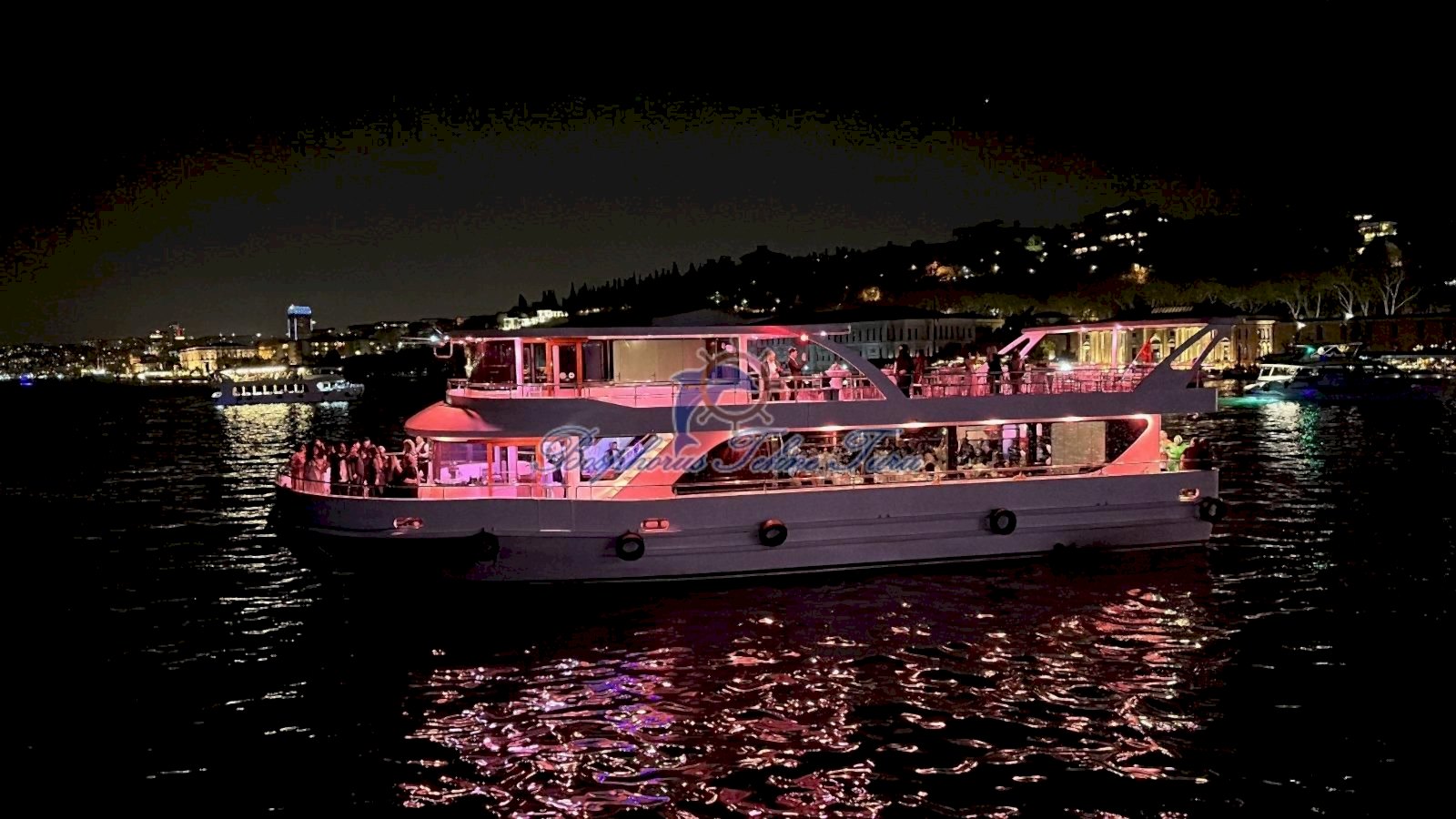 Boğazda Eşsiz Bir Deneyim: Bosphorus Tekne Turu ile Tekne Kiralama Hizmeti