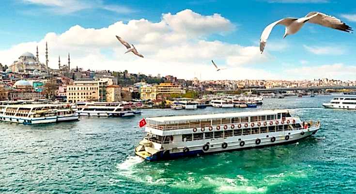 Boğazın Masmavi Sularında Kaybolun: Bosphorus Tekne Turu Deneyimi